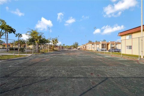 Copropriété à louer à Lauderhill, Floride: 1 chambre, 78.04 m2 № 1966347 - photo 3
