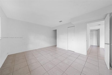 Copropriété à louer à Lauderhill, Floride: 1 chambre, 78.04 m2 № 1966347 - photo 16