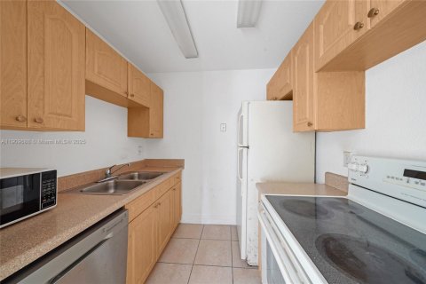 Copropriété à louer à Lauderhill, Floride: 1 chambre, 78.04 m2 № 1966347 - photo 13