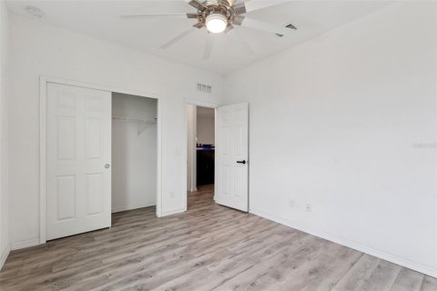 Casa en venta en Apopka, Florida, 4 dormitorios, 214.98 m2 № 2216710 - foto 13