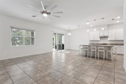Casa en venta en Apopka, Florida, 4 dormitorios, 214.98 m2 № 2216710 - foto 5
