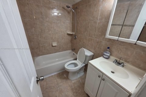 Condo in Miramar, Florida, 2 bedrooms  № 1942218 - photo 9