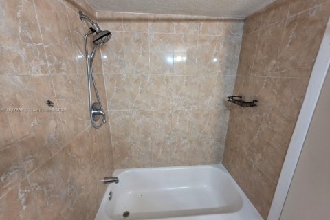 Condo in Miramar, Florida, 2 bedrooms  № 1942218 - photo 11