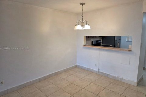Condo in Miramar, Florida, 2 bedrooms  № 1942218 - photo 4