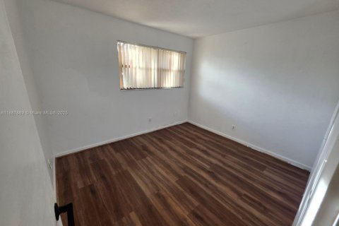 Condo in Miramar, Florida, 2 bedrooms  № 1942218 - photo 5