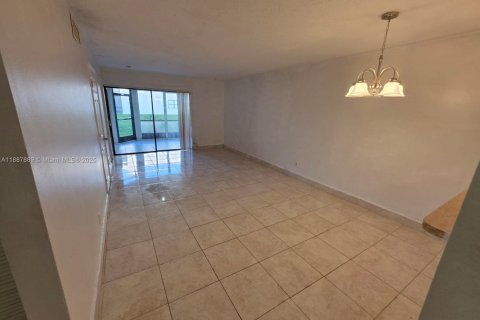 Condo in Miramar, Florida, 2 bedrooms  № 1942218 - photo 2