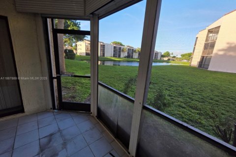 Condo in Miramar, Florida, 2 bedrooms  № 1942218 - photo 13