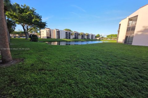 Condo in Miramar, Florida, 2 bedrooms  № 1942218 - photo 1