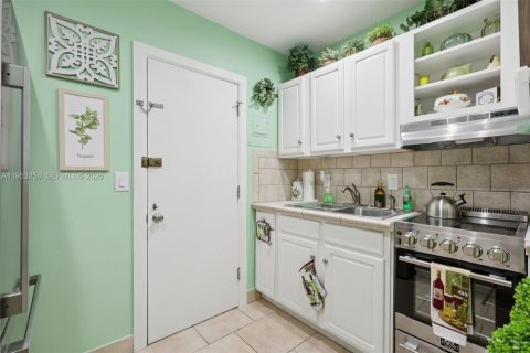 Condo in Fort Lauderdale, Florida, 1 bedroom № 2007550 - photo 17