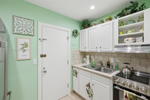 Condo in Fort Lauderdale, Florida, 1 bedroom № 2007550 - photo 19