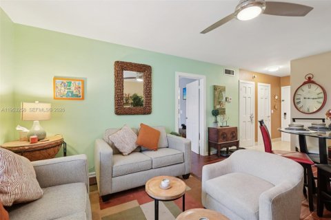 Condo in Fort Lauderdale, Florida, 1 bedroom № 2007550 - photo 11