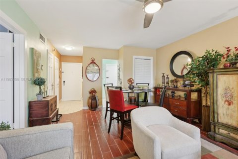 Condo in Fort Lauderdale, Florida, 1 bedroom № 2007550 - photo 13