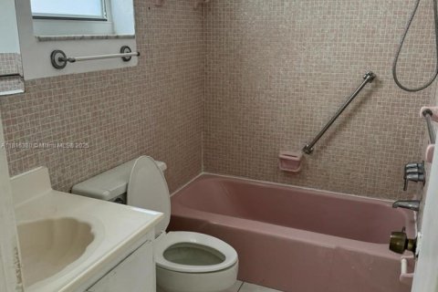 Condo in Hollywood, Florida, 1 bedroom  № 1963031 - photo 10