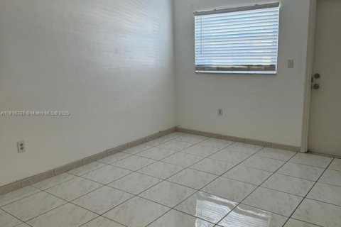 Condo in Hollywood, Florida, 1 bedroom  № 1963031 - photo 8