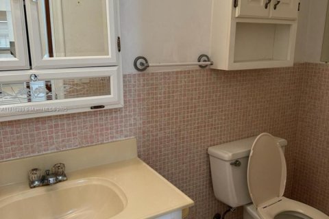 Condo in Hollywood, Florida, 1 bedroom  № 1963031 - photo 7