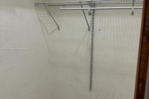 Condo in Hollywood, Florida, 1 bedroom  № 1963031 - photo 6