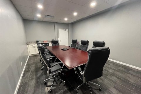 Propiedad comercial en alquiler en Altamonte Springs, Florida, 1386.47 m2 № 808125 - foto 27