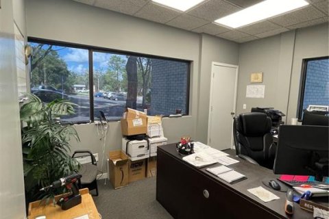 Propiedad comercial en alquiler en Altamonte Springs, Florida, 1386.47 m2 № 808125 - foto 10