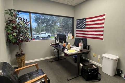 Propiedad comercial en alquiler en Altamonte Springs, Florida, 1386.47 m2 № 808125 - foto 9