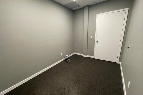Propiedad comercial en alquiler en Altamonte Springs, Florida, 1386.47 m2 № 808125 - foto 4