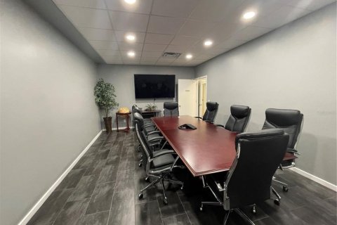 Propiedad comercial en alquiler en Altamonte Springs, Florida, 1386.47 m2 № 808125 - foto 29