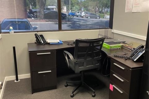Propiedad comercial en alquiler en Altamonte Springs, Florida, 1386.47 m2 № 808125 - foto 13