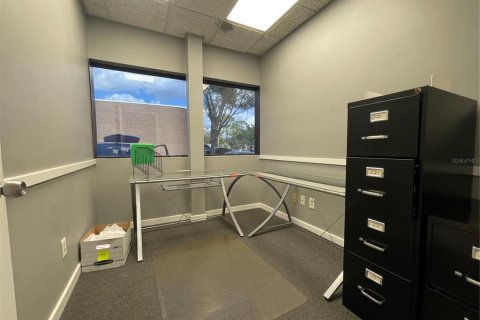 Propiedad comercial en alquiler en Altamonte Springs, Florida, 1386.47 m2 № 808125 - foto 19
