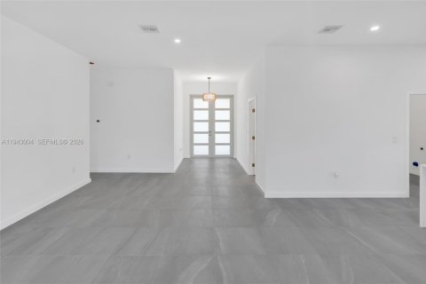 House in Lehigh Acres, Florida 4 bedrooms № 2003676 - photo 11