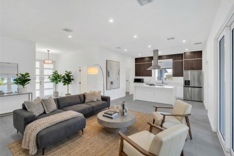 House in Lehigh Acres, Florida 4 bedrooms № 2003676 - photo 12