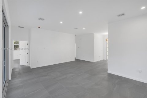 House in Lehigh Acres, Florida 4 bedrooms № 2003676 - photo 16