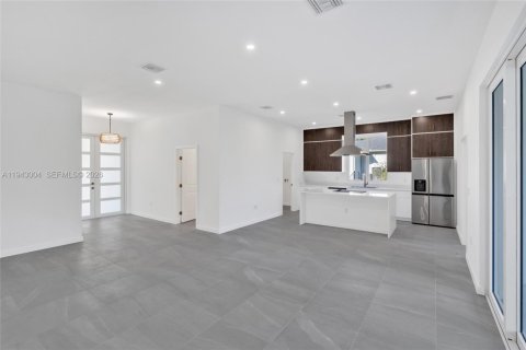 House in Lehigh Acres, Florida 4 bedrooms № 2003676 - photo 13