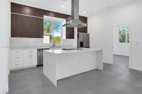 House in Lehigh Acres, Florida 4 bedrooms № 2003676 - photo 19