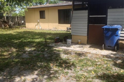 House in Lauderhill, Florida 3 bedrooms, 106.28 sq.m. № 1168928 - photo 1