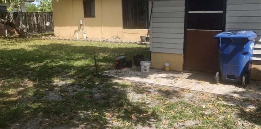 House in Lauderhill, Florida 3 bedrooms, 106.28 sq.m. № 1168928