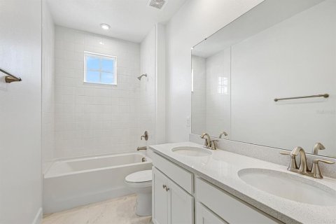 Villa ou maison à louer à Kissimmee, Floride: 5 chambres, 211.26 m2 № 2418858 - photo 10