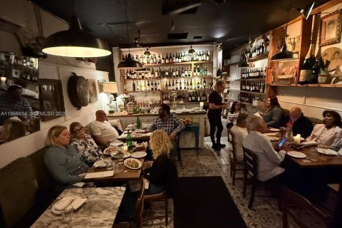 Propiedad comercial en North Miami Beach, Florida № 2028368