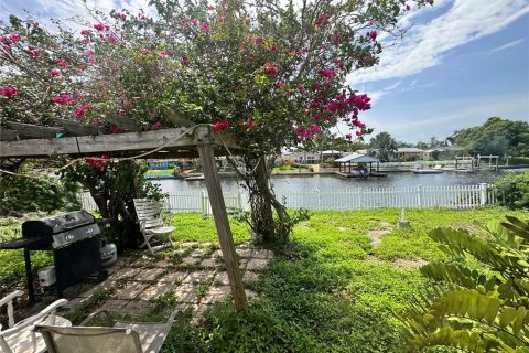 House in Holiday, Florida 3 bedrooms, 161.37 sq.m. № 2259584 - photo 5
