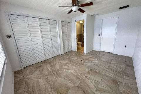 House in Holiday, Florida 3 bedrooms, 161.37 sq.m. № 2259584 - photo 20