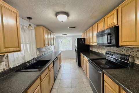 House in Holiday, Florida 3 bedrooms, 161.37 sq.m. № 2259584 - photo 12
