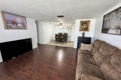 House in Holiday, Florida 3 bedrooms, 161.37 sq.m. № 2259584 - photo 10