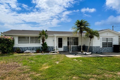House in Holiday, Florida 3 bedrooms, 161.37 sq.m. № 2259584