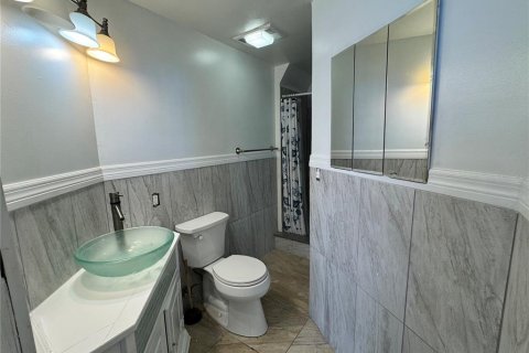 House in Holiday, Florida 3 bedrooms, 161.37 sq.m. № 2259584 - photo 22