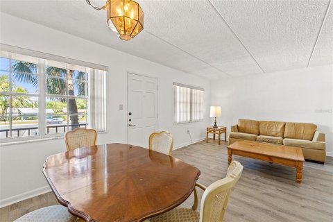 Condo in Seminole, Florida, 2 bedrooms  № 1582592 - photo 8