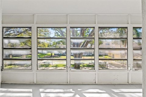 Condo in Seminole, Florida, 2 bedrooms  № 1582592 - photo 11