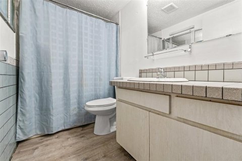 Condo in Seminole, Florida, 2 bedrooms  № 1582592 - photo 9