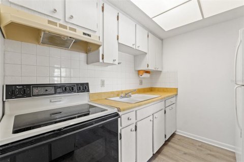 Condo in Seminole, Florida, 2 bedrooms  № 1582592 - photo 6