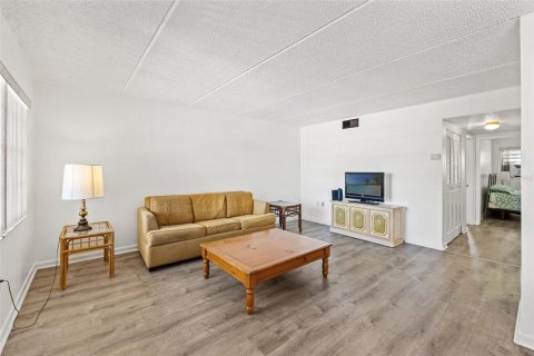 Condo in Seminole, Florida, 2 bedrooms  № 1582592 - photo 4