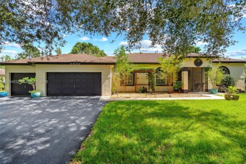 Villa ou maison à vendre à Pembroke Pines, Floride: 4 chambres, 190.82 m2 № 2415857 - photo 3