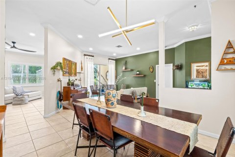 Villa ou maison à vendre à Pembroke Pines, Floride: 4 chambres, 190.82 m2 № 2415857 - photo 16