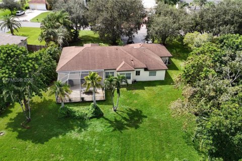 Villa ou maison à vendre à Pembroke Pines, Floride: 4 chambres, 190.82 m2 № 2415857 - photo 7